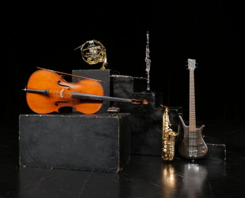 Instruments de musique sur une scène de spectacle