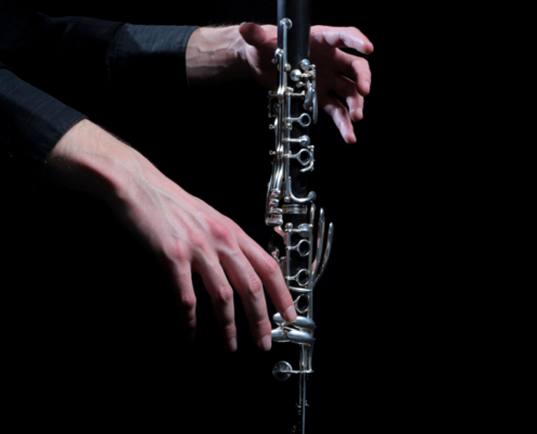 Mains sur une clarinette