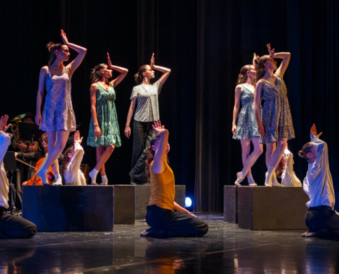 Élèves danseur.euse.s sur scène